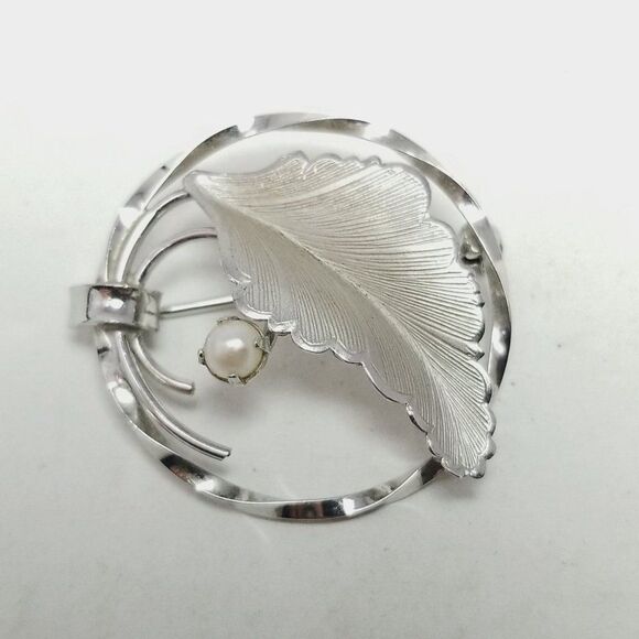 Vintage Sterling Silver Leaf and Faux Pearl Circle Brooch Signed C.R. Co, Estate - Picture 6 of 7